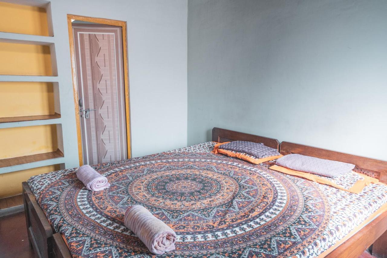 Vishnu Rest House Варанаси Экстерьер фото